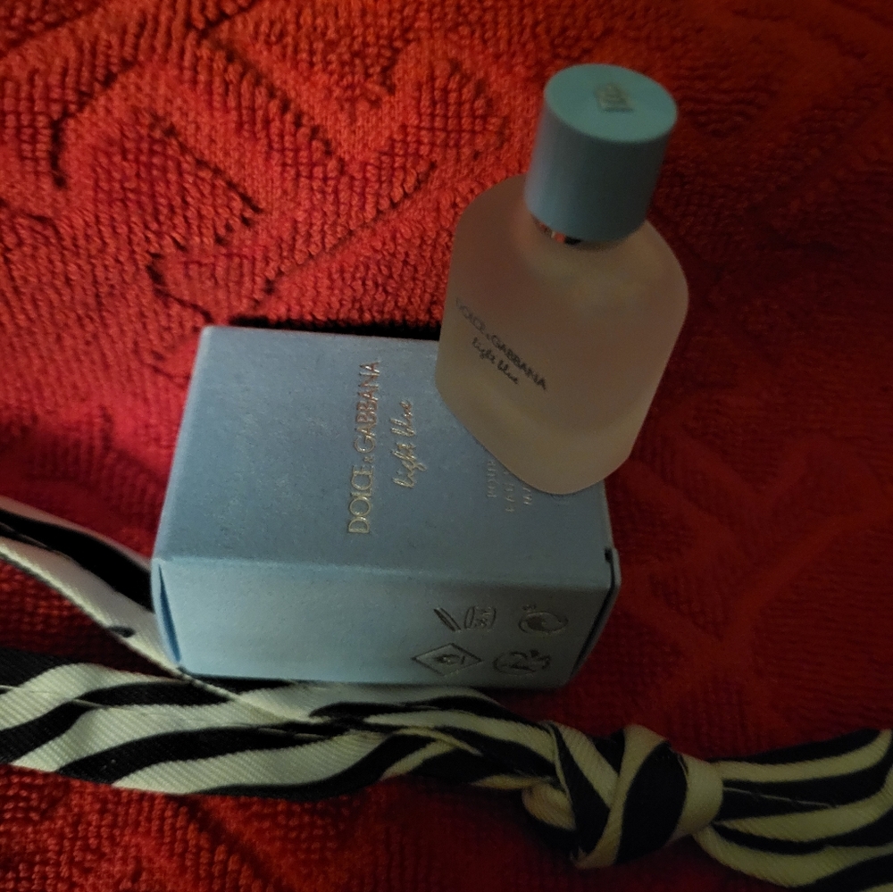 Men's Cologne ( LIGHT BLUE) By Dolce & Gabbana - Picture 3 of 6